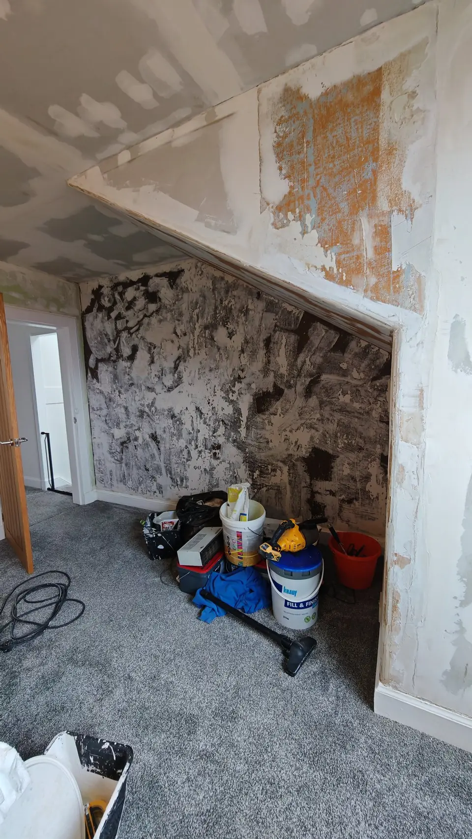 Prep: alcove under the slope filled with Knauf Fill & Finish