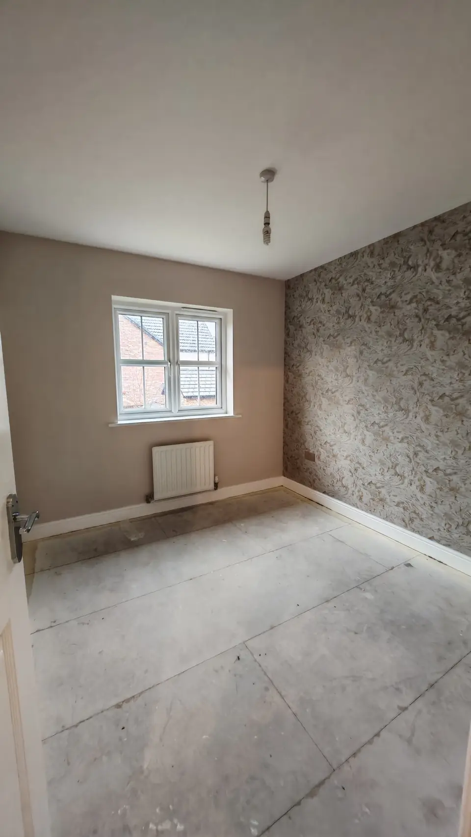 Small bedroom with a marble swirl wallpaper feature wall