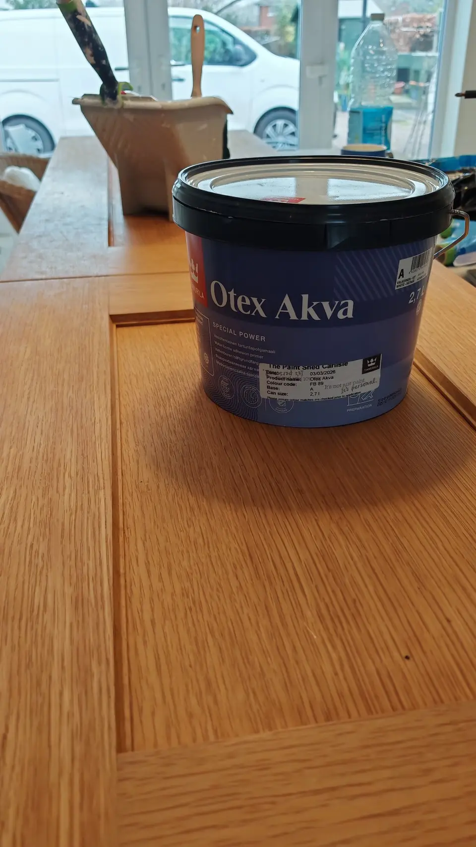 Primer: Tikkurila Otex Akva adhesion primer for a solid bond on oak