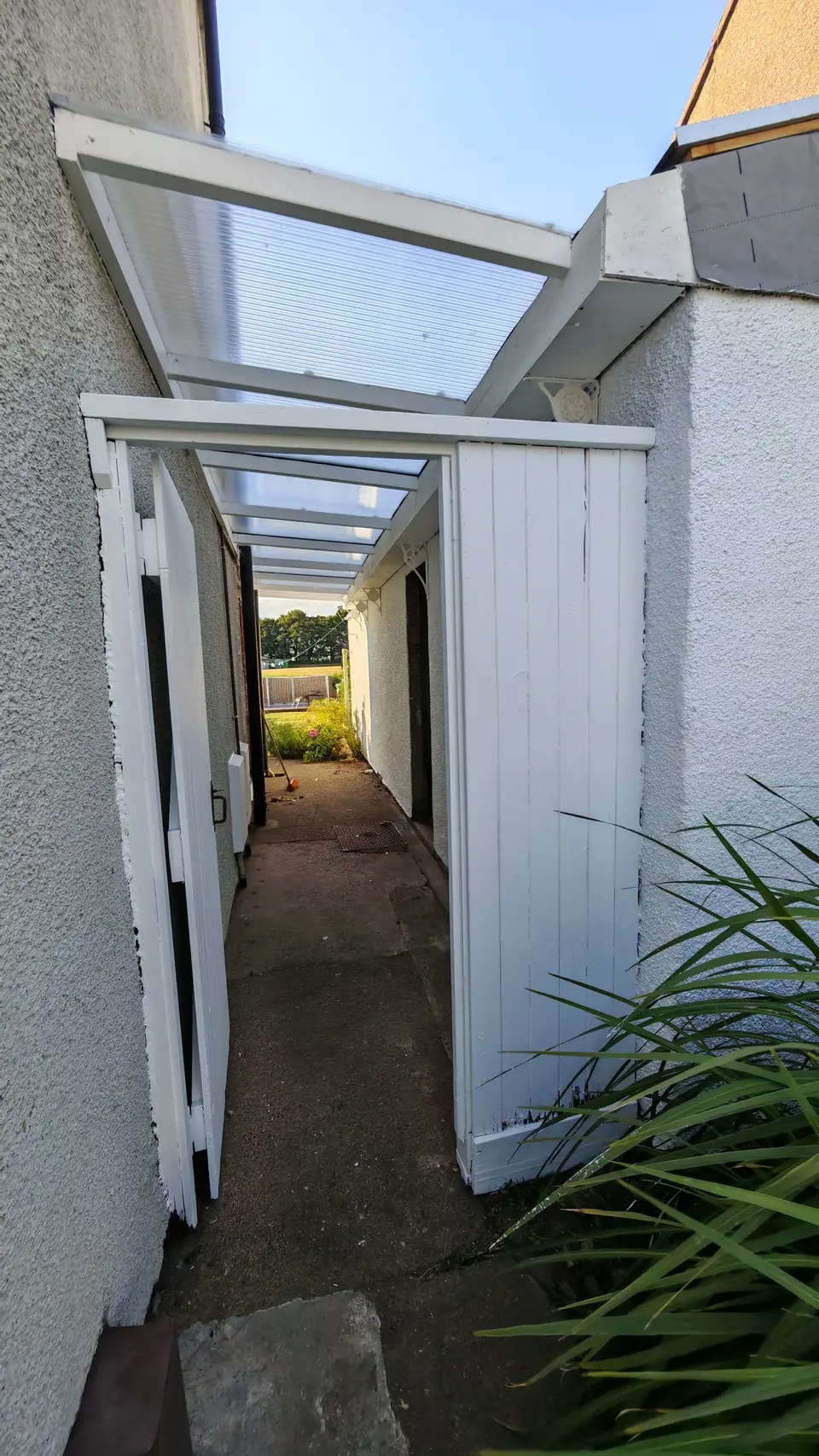 Side passage canopy and gate